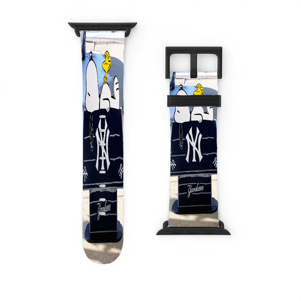 New York Yankees Logos And Uniforms Snoopy Apple Watch Band 38Mm - 44Mm